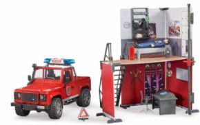 Estación de bomberos de bworld con Land Rover Defender